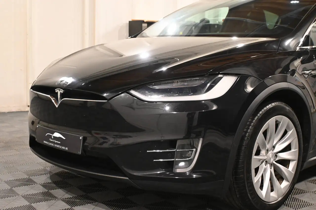 Tesla Model X - 4