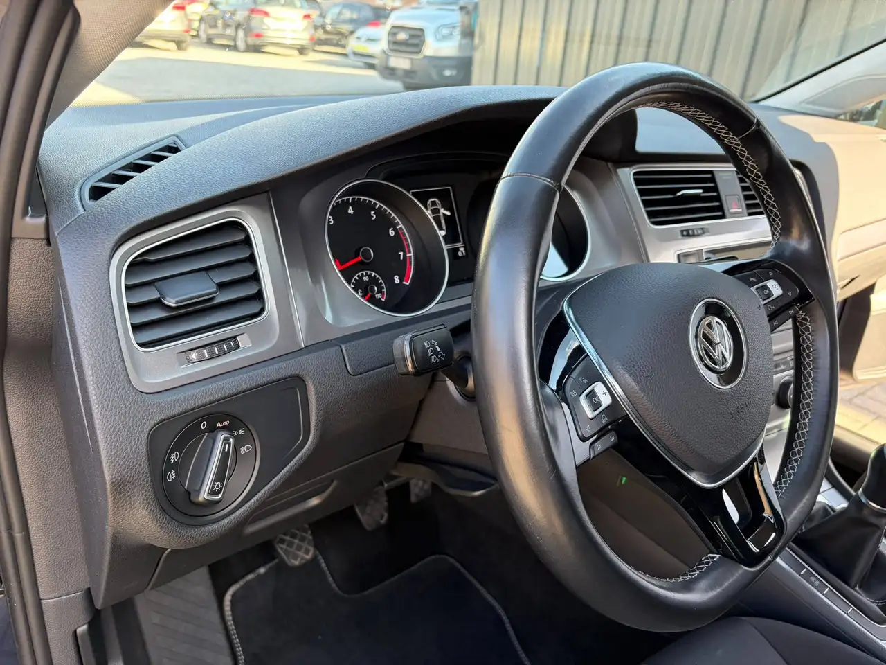 Volkswagen Golf - 11