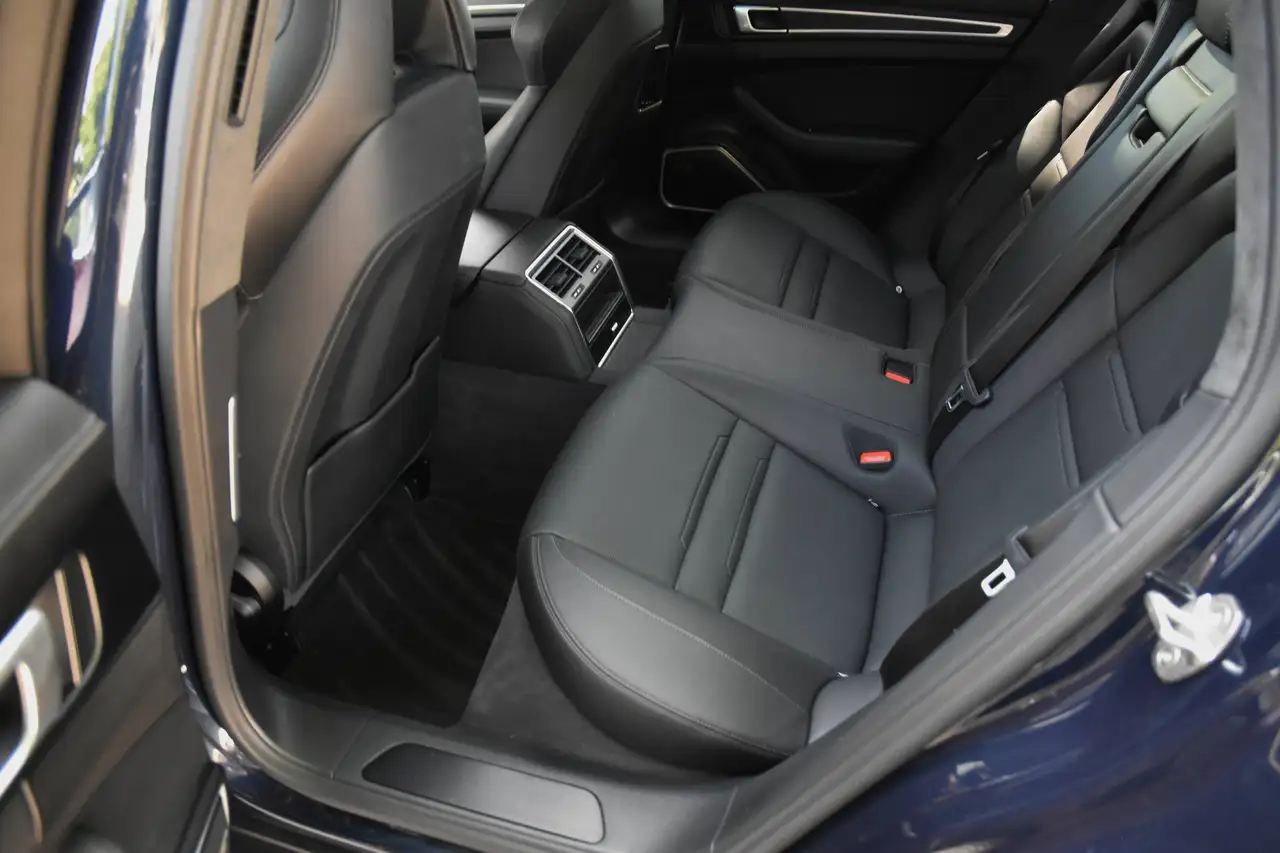 Porsche Panamera - 12