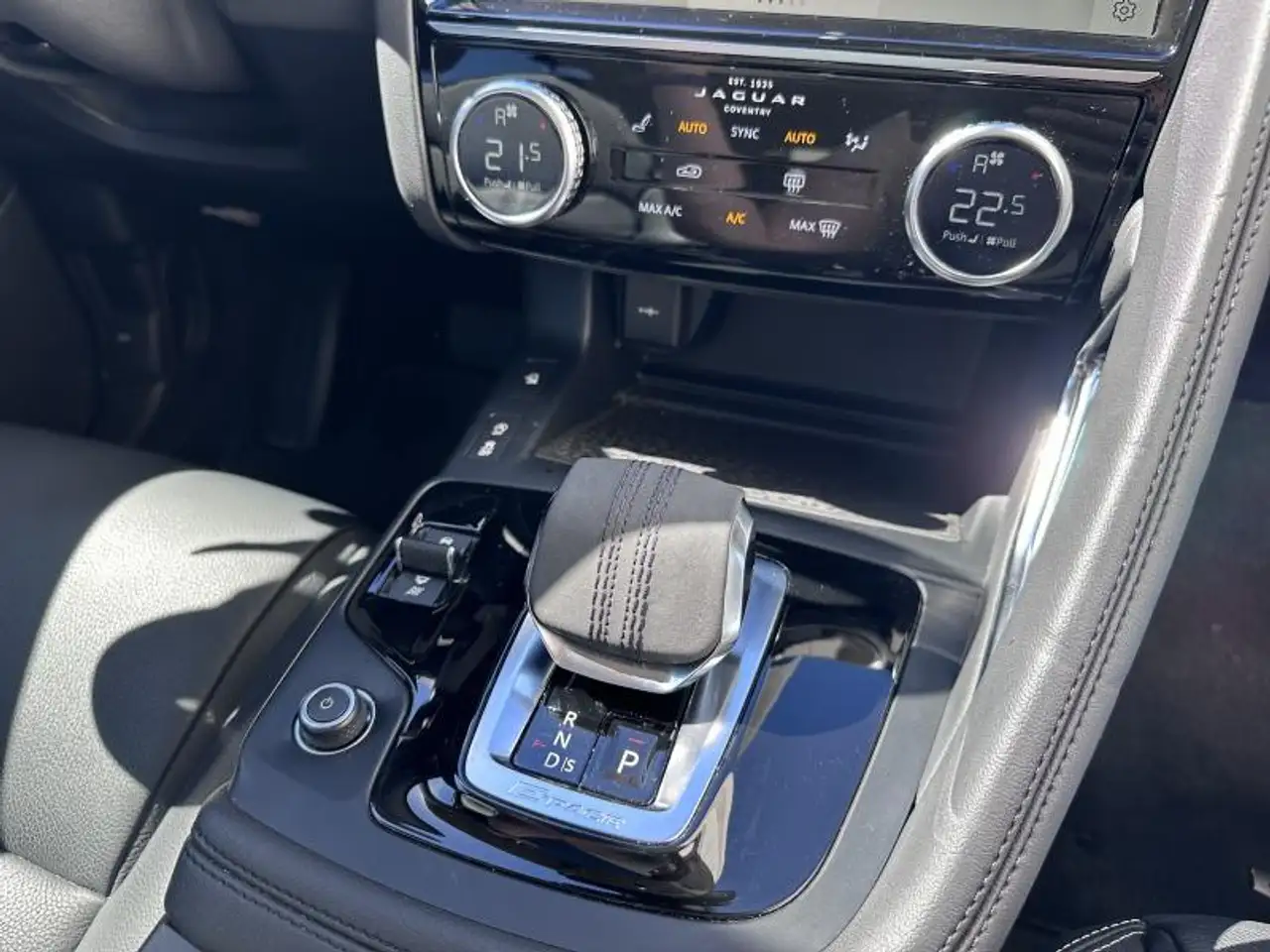 Jaguar E-Pace - 12