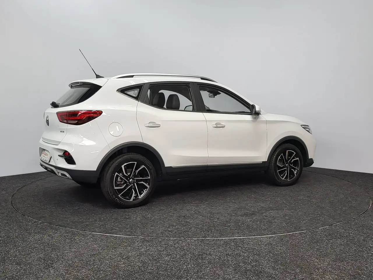 MG ZS - 6