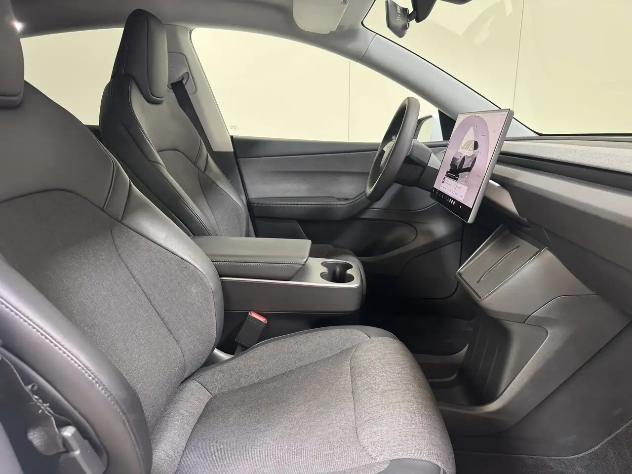 Tesla Model Y - 2