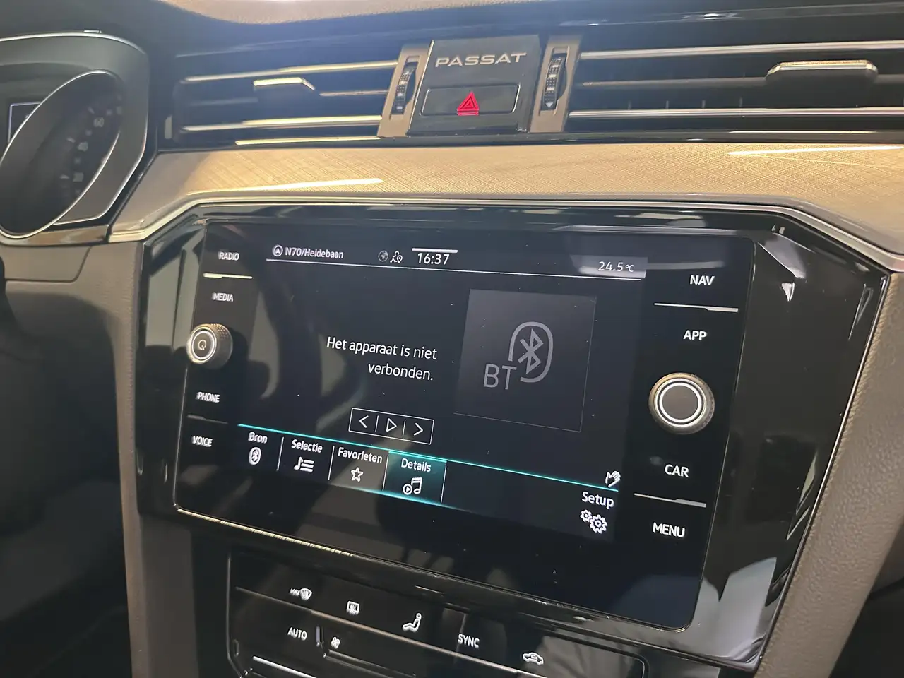 Volkswagen Passat - 12