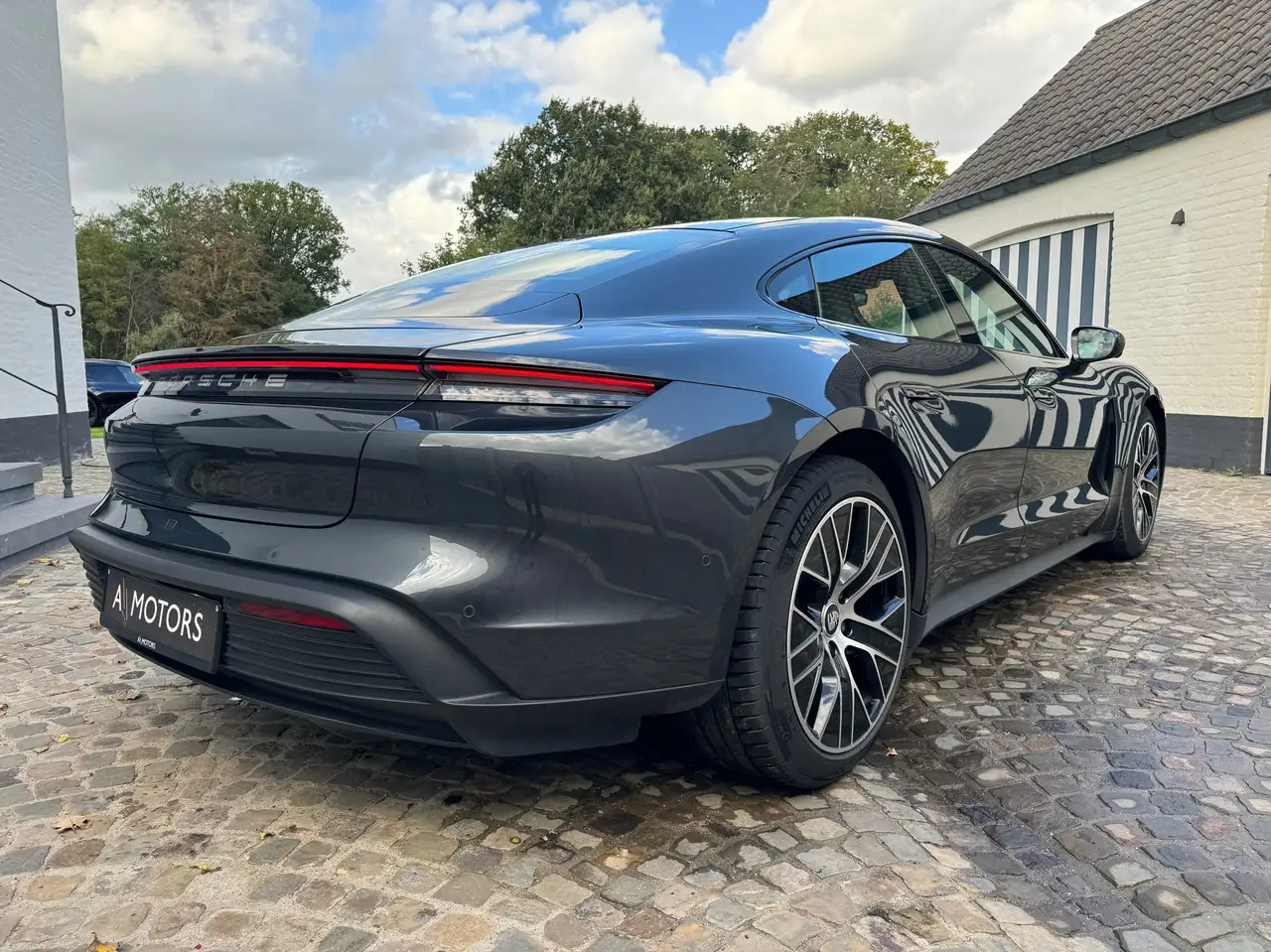 Porsche Taycan - 6