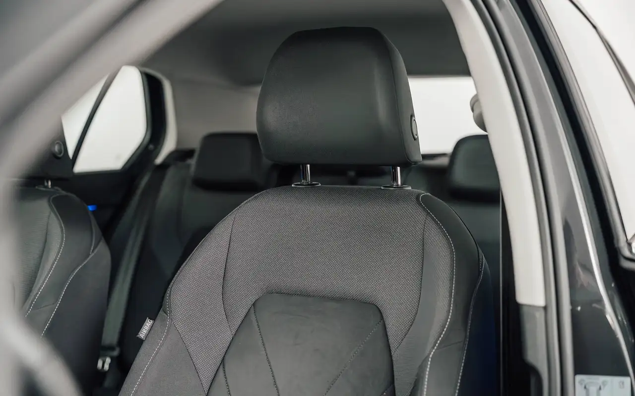 Volkswagen Golf - 10