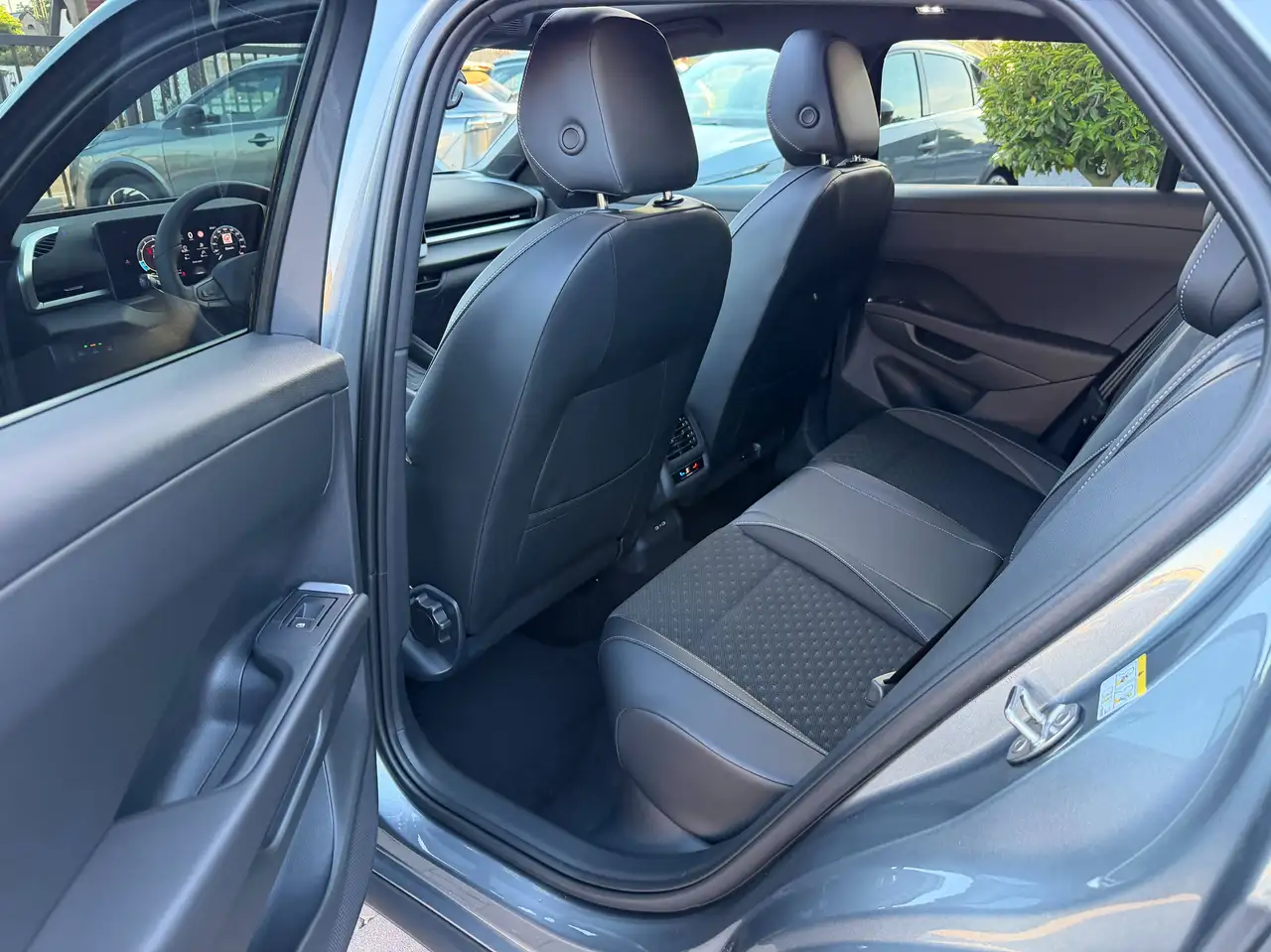 Volkswagen T-Roc - 8