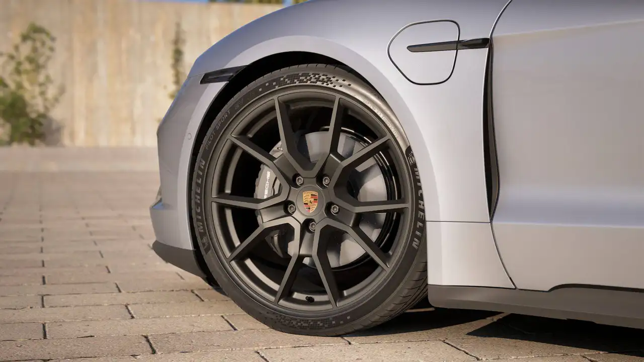 Porsche Taycan - 5