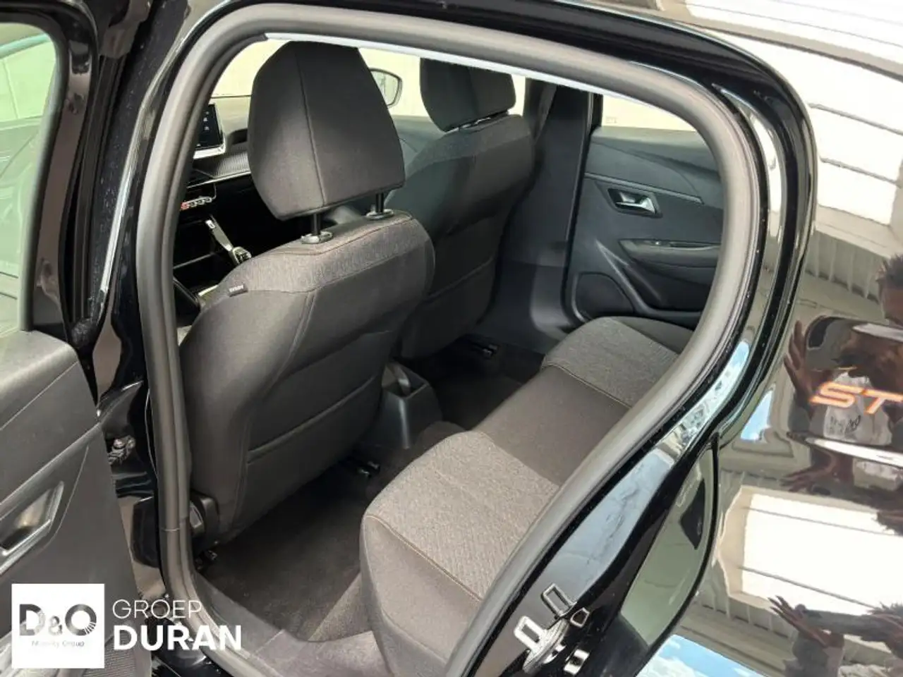 Peugeot 208 - 10