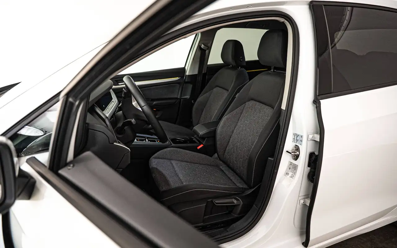Volkswagen Golf - 8