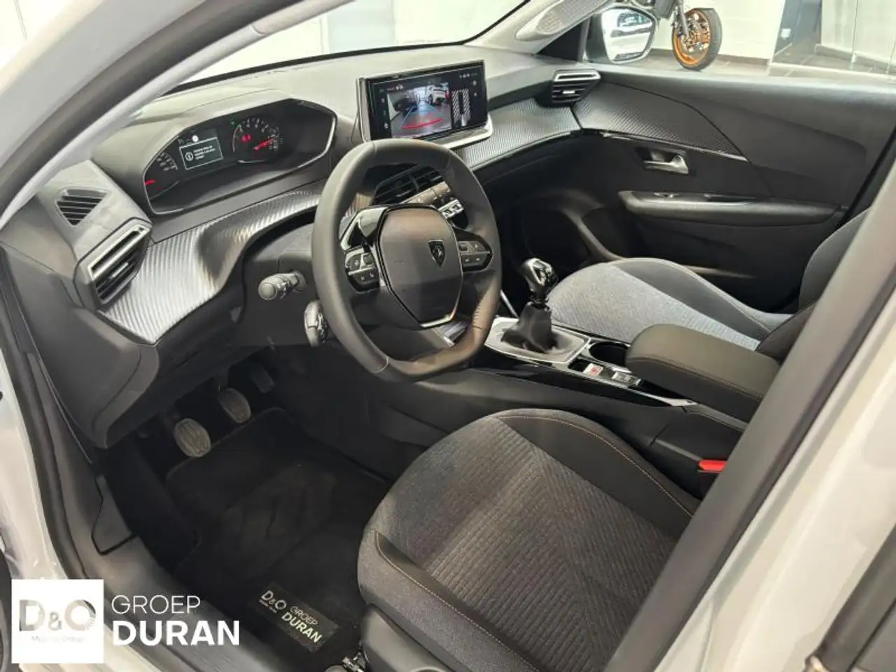 Peugeot 208 - 10
