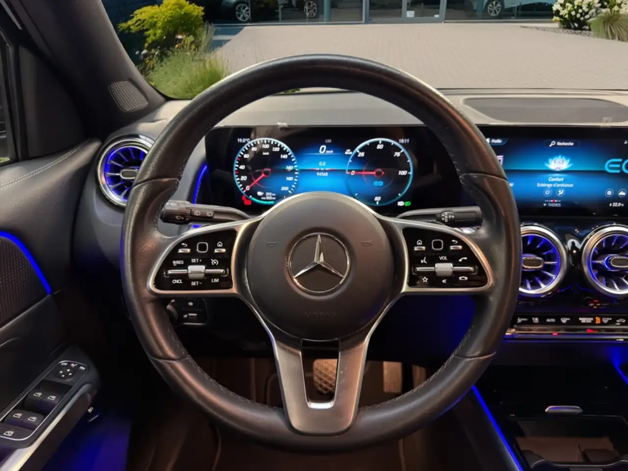 Mercedes-Benz EQB 250 - 12