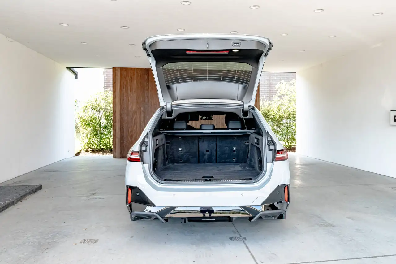 BMW i5 - 9