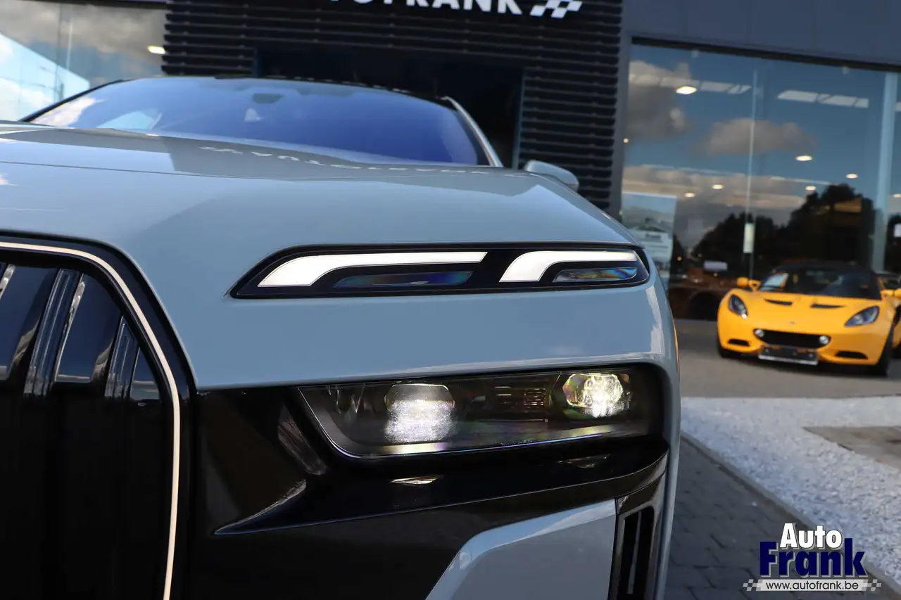 BMW i7 - 9