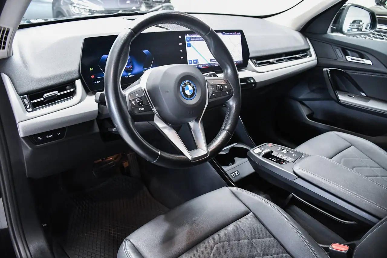 BMW iX1 - 8