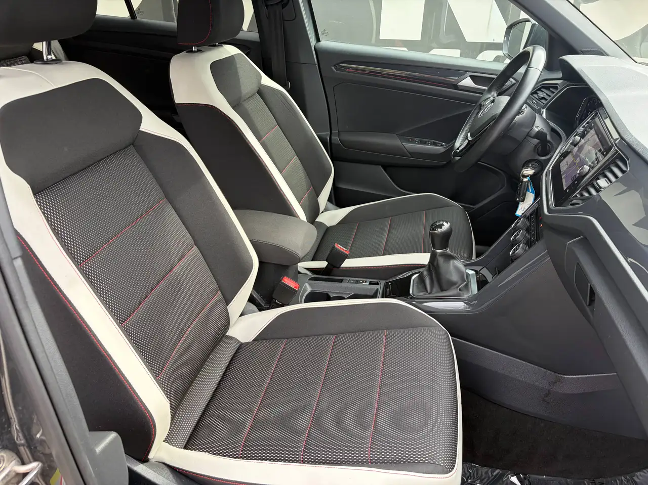 Volkswagen T-Roc - 6