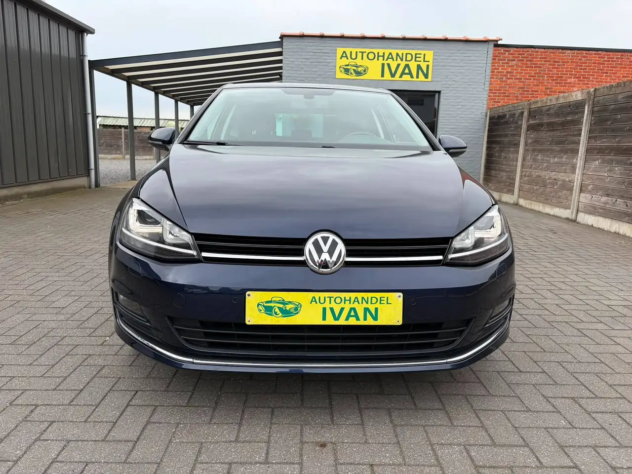 Volkswagen Golf - 2