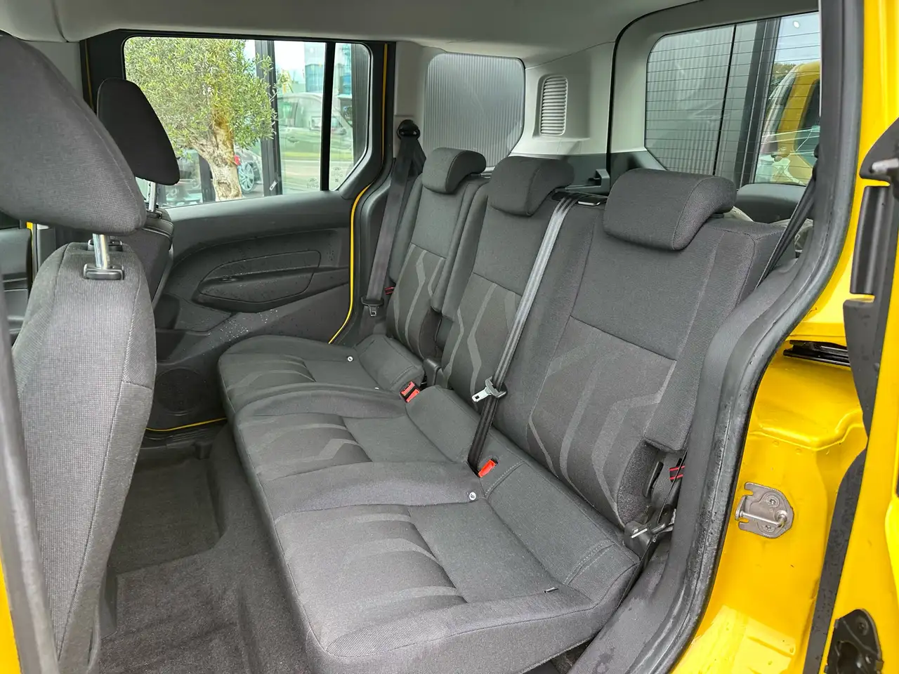 Ford Tourneo Connect - 11