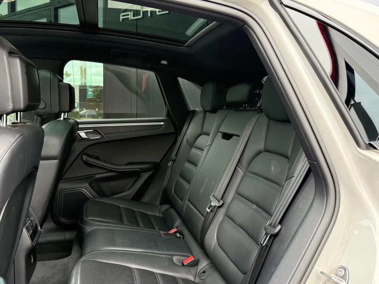 Porsche Macan - 11