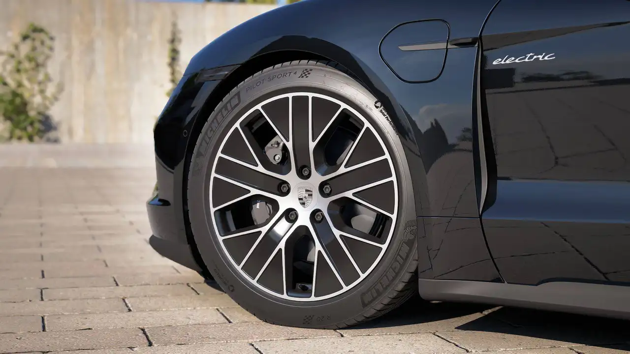 Porsche Taycan - 5