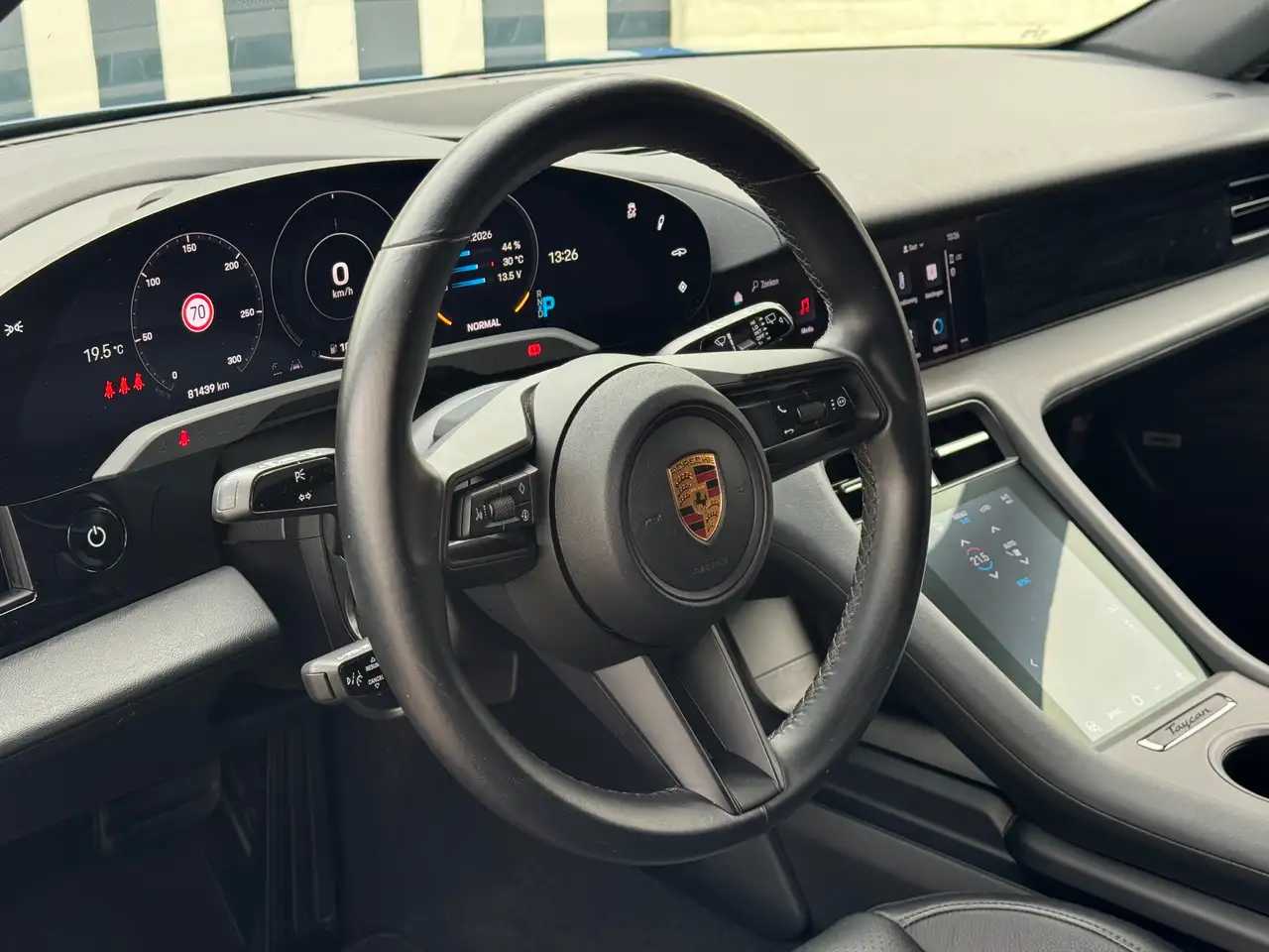 Porsche Taycan - 10