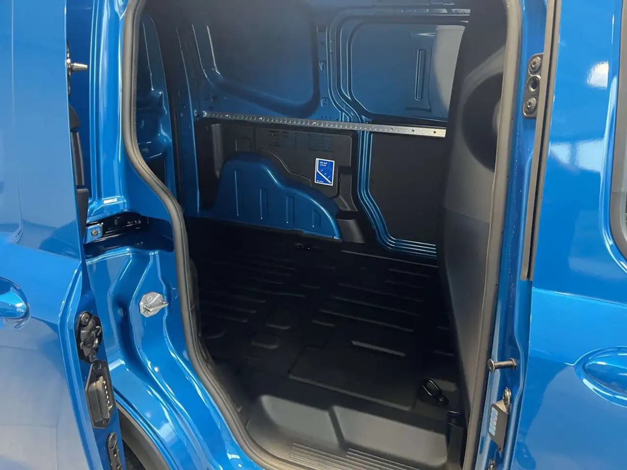 Ford Transit Courier - 8