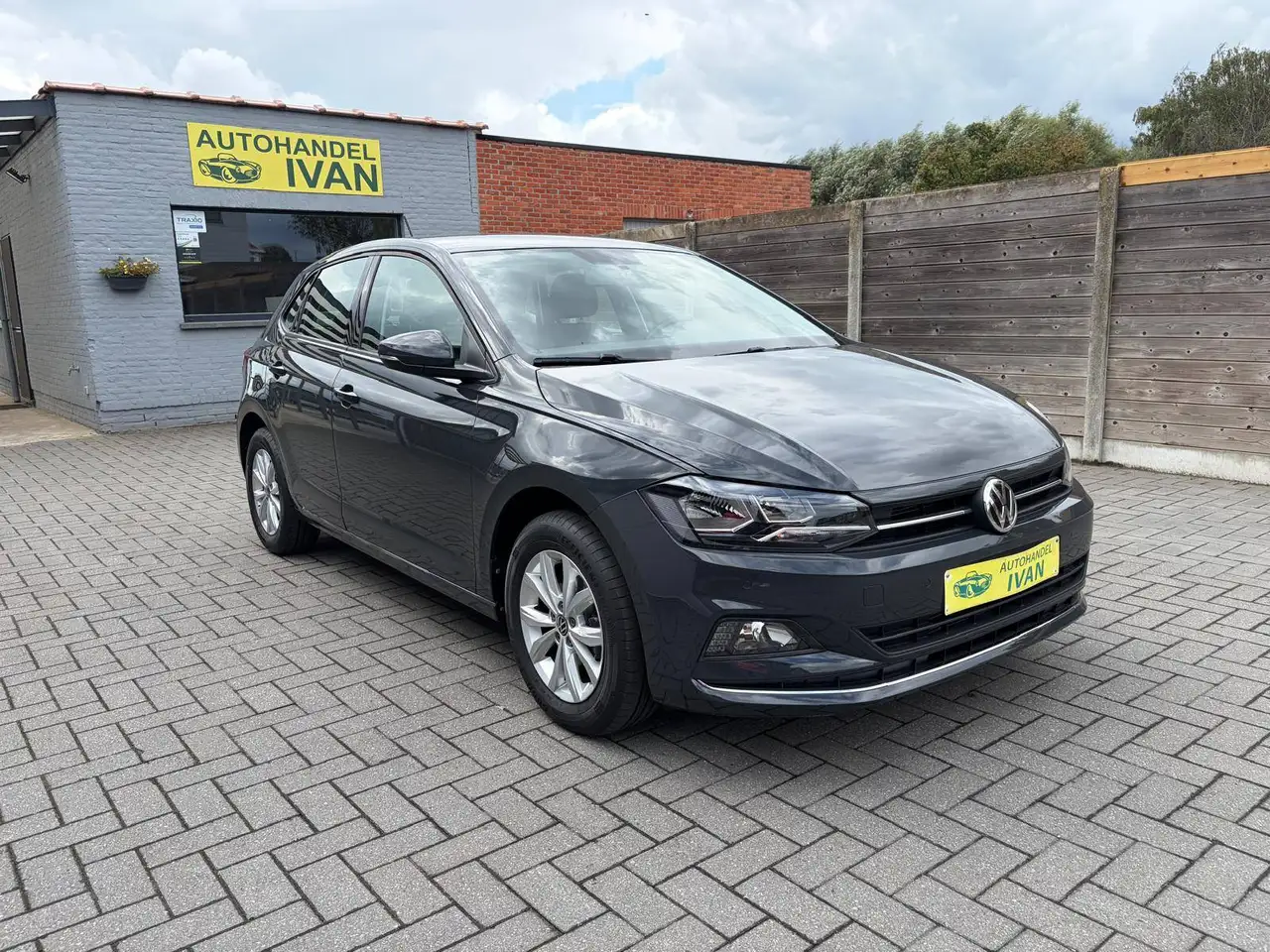 Volkswagen Polo - 2