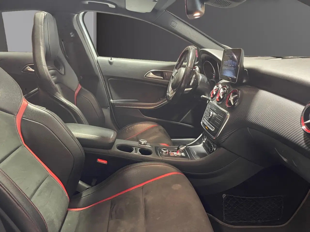 Mercedes-Benz A 45 AMG - 8
