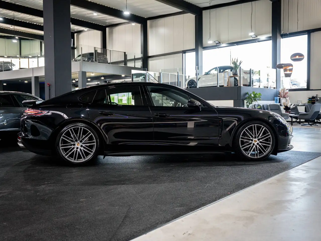 Porsche Panamera - 4