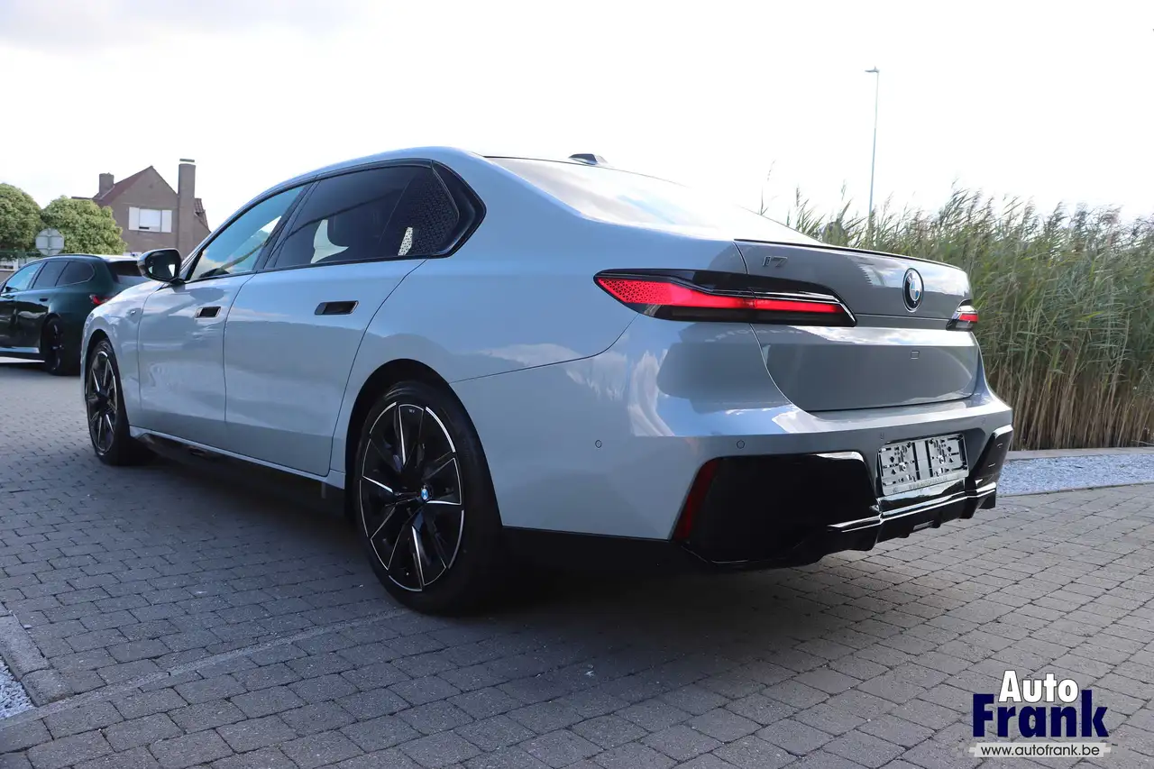 BMW i7 - 5