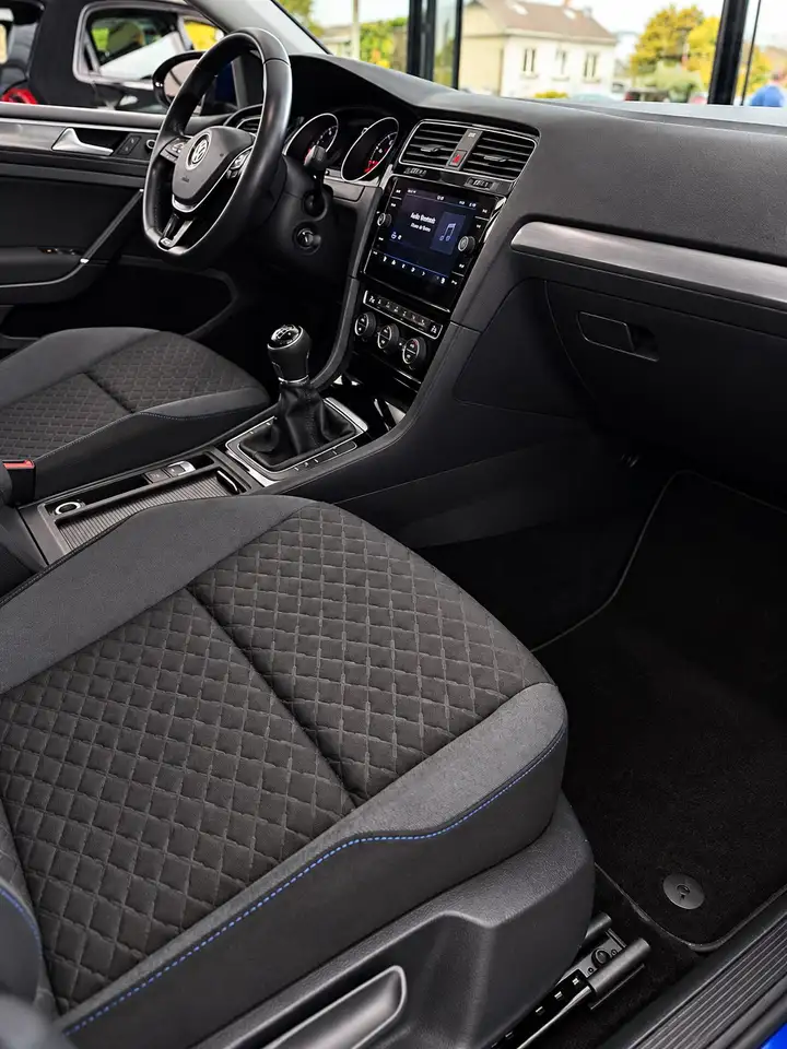 Volkswagen Golf - 10