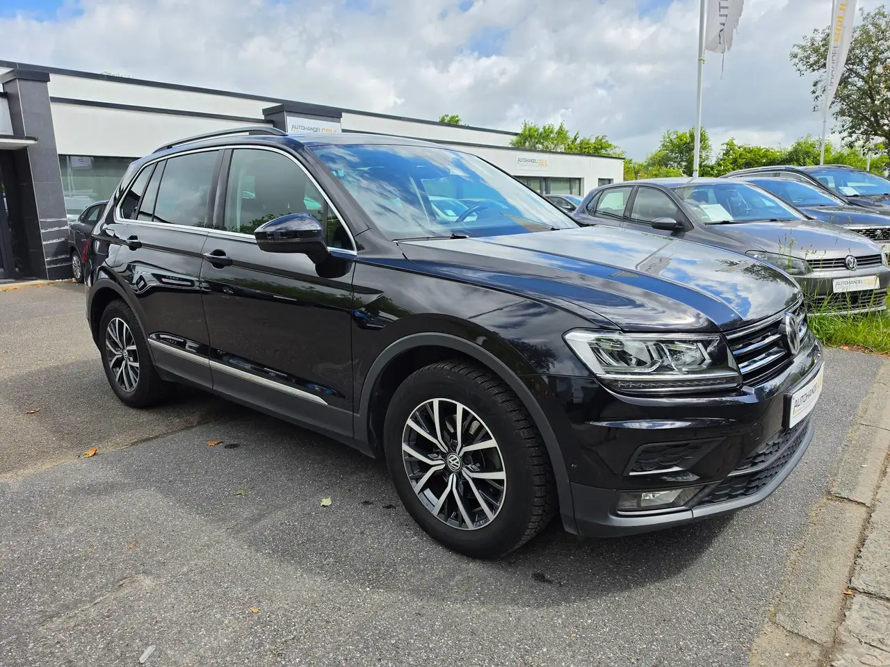 Volkswagen Tiguan - 2