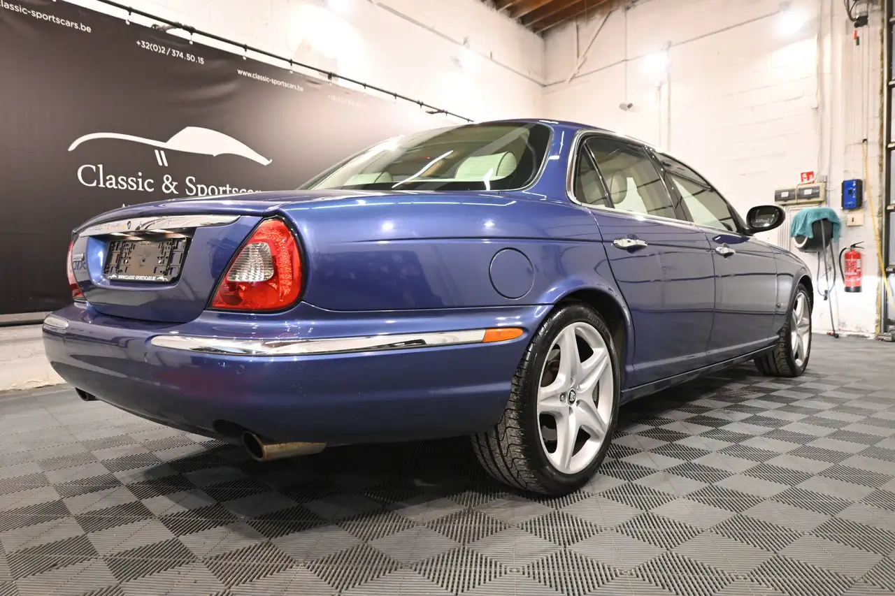 Jaguar XJ6 - 8