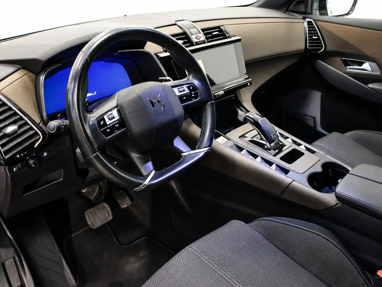 DS Automobiles DS 7 Crossback - 11
