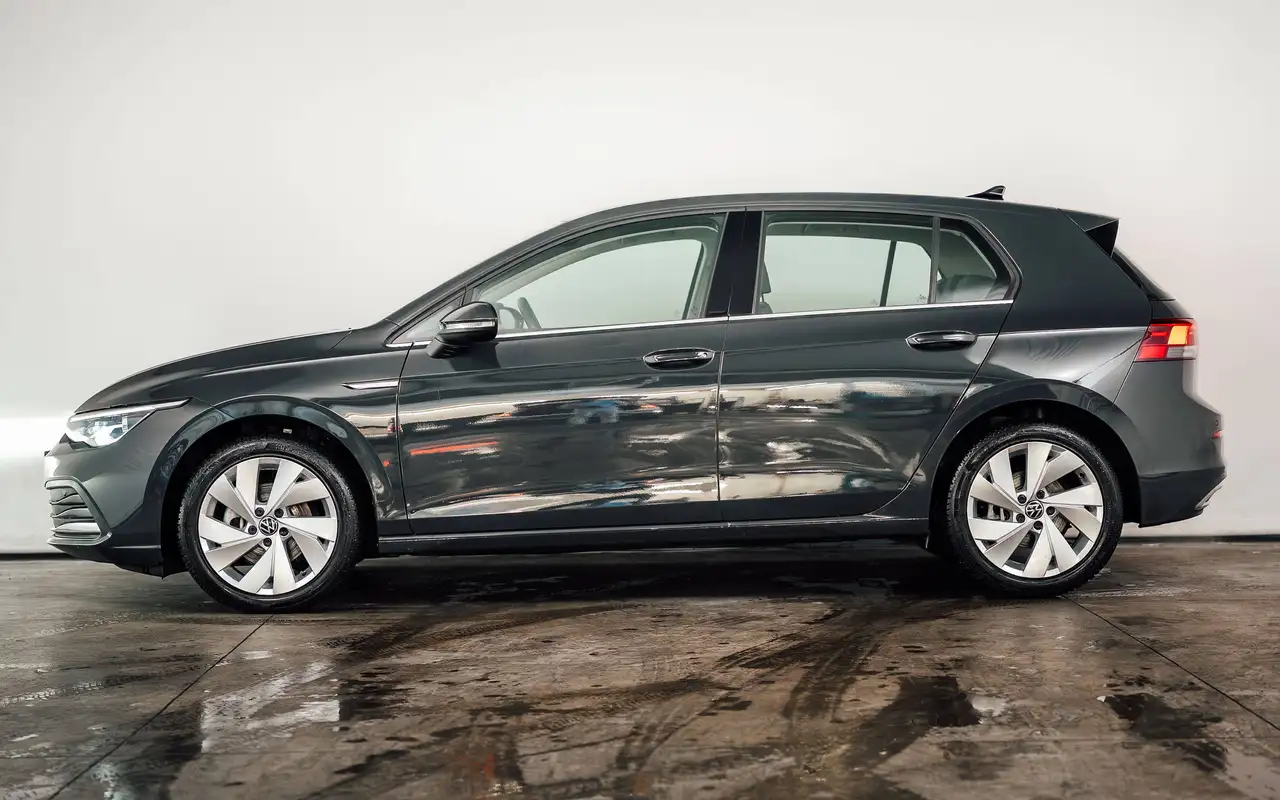 Volkswagen Golf - 2