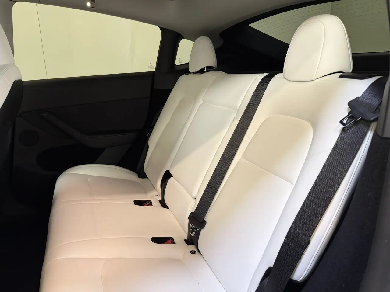 Tesla Model Y - 10