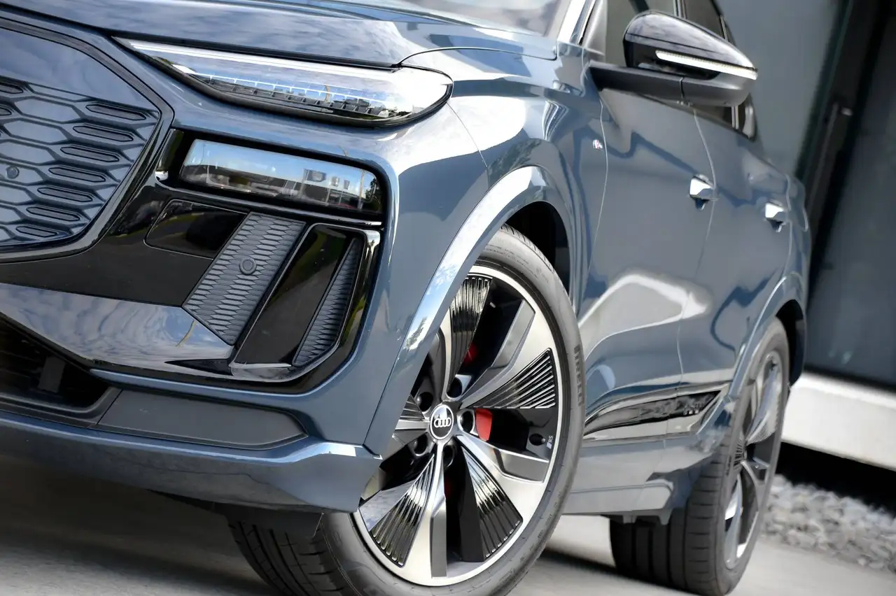 Audi Q6 e-tron - 12