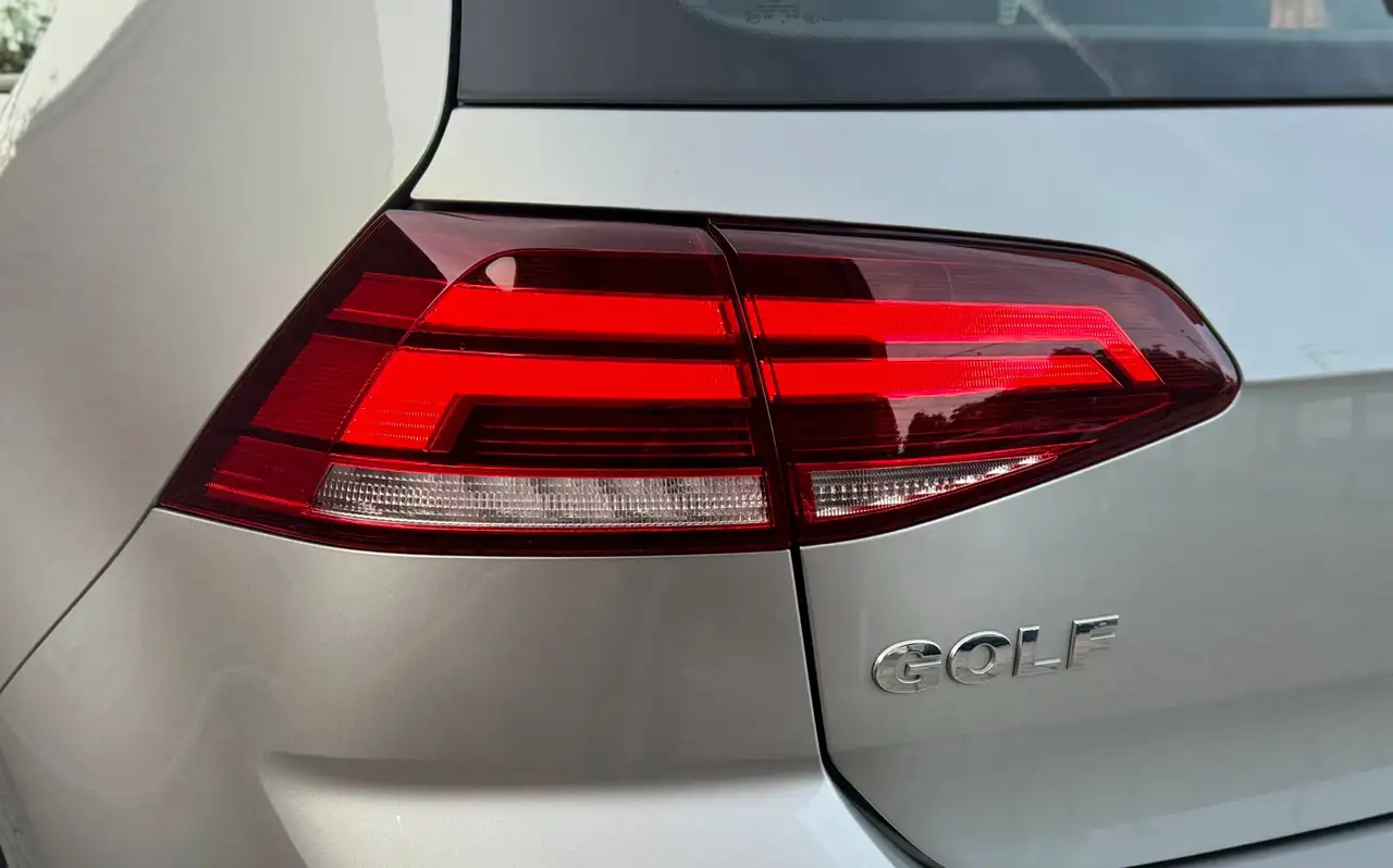 Volkswagen Golf - 9