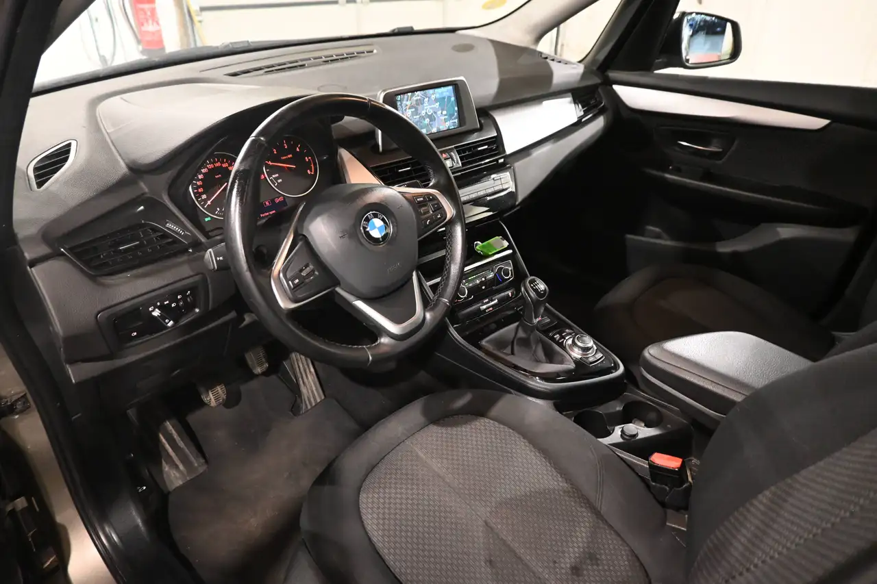 BMW 216 - 8