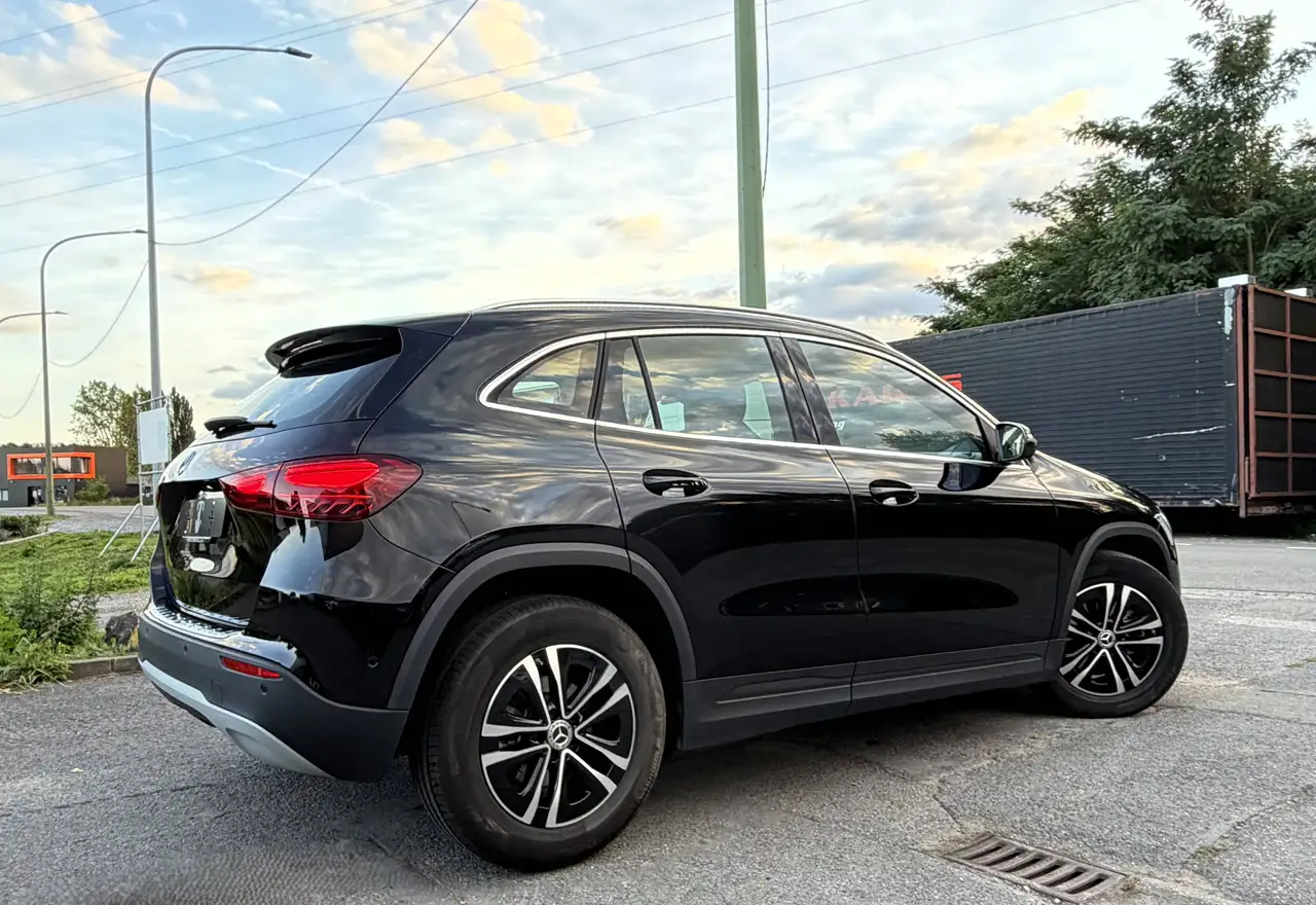 Mercedes-Benz GLA 180 - 11