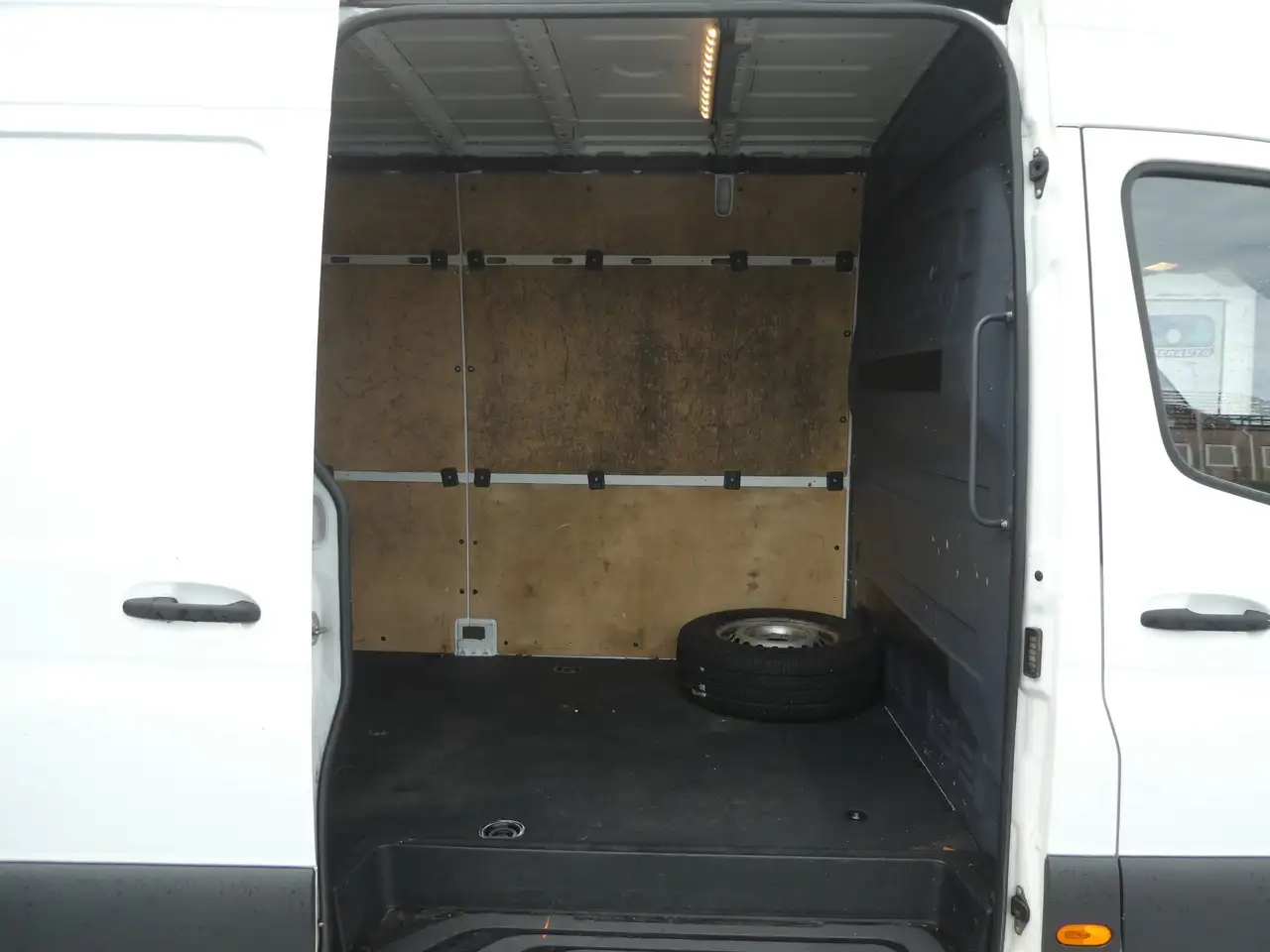 Mercedes-Benz Sprinter - 8