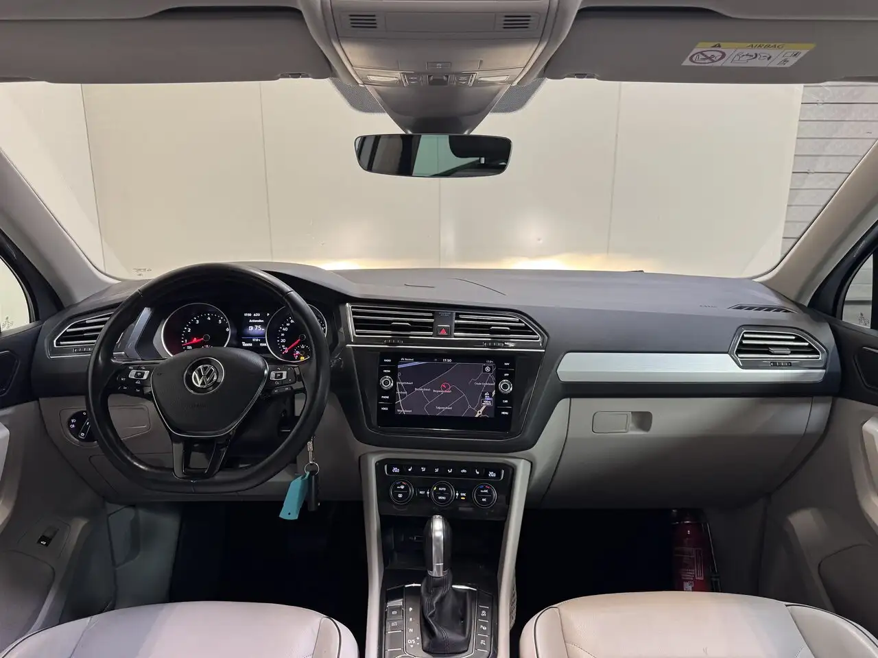 Volkswagen Tiguan - 11