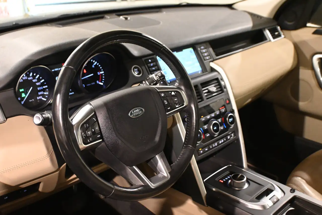 Land Rover Discovery Sport - 11