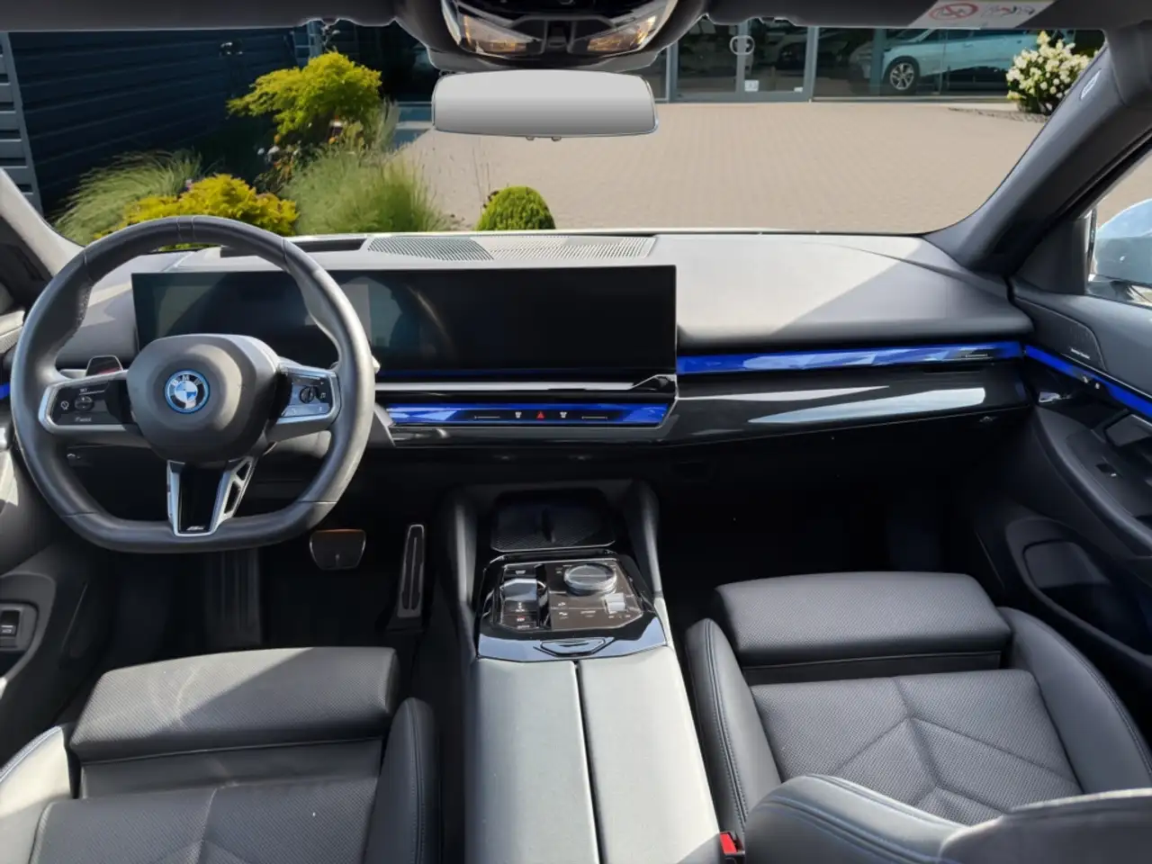 BMW i5 - 11