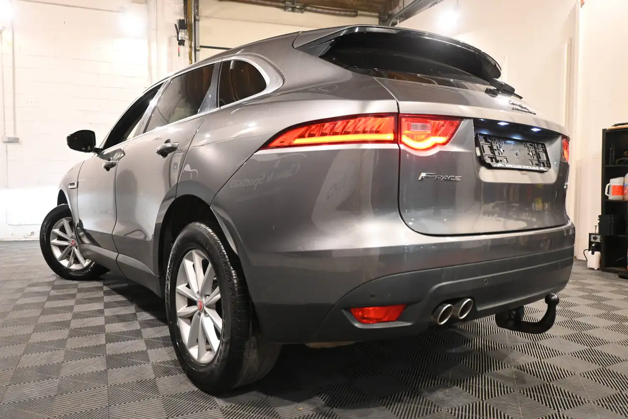 Jaguar F-Pace - 6