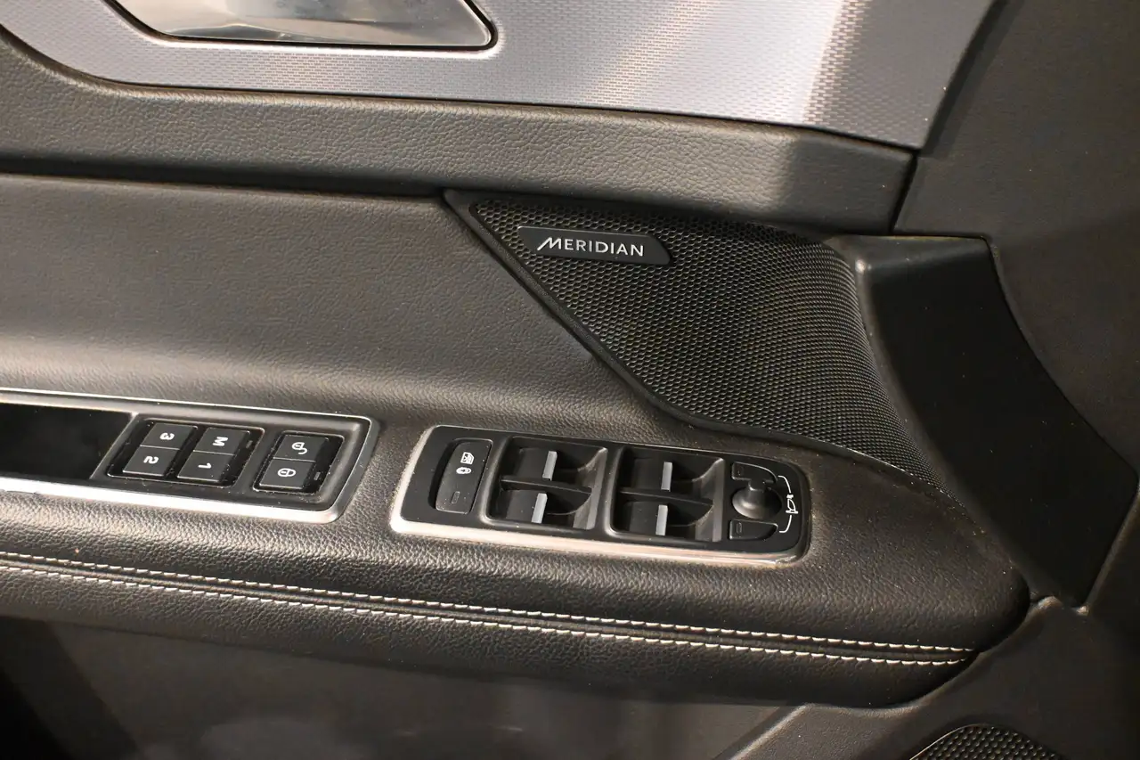 Jaguar XF - 12
