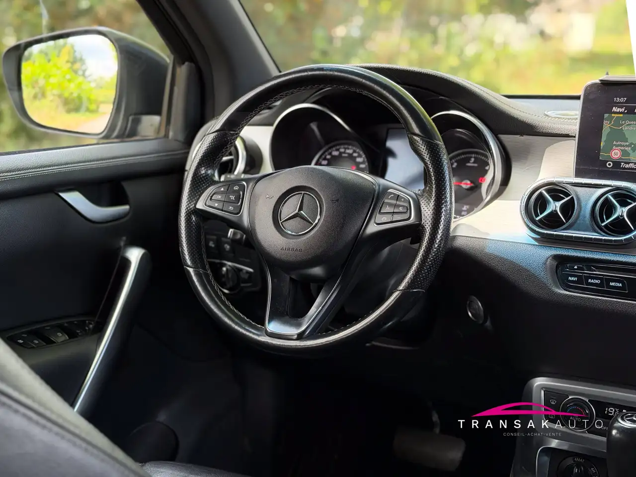 Mercedes-Benz X 350 - 12