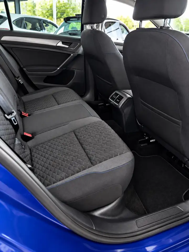 Volkswagen Golf - 12