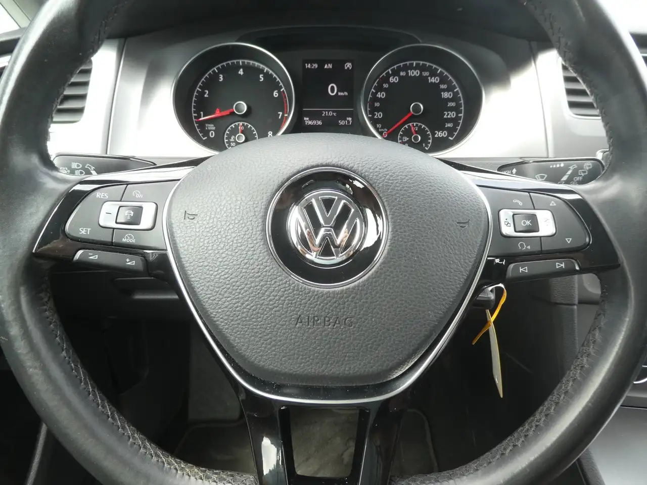 Volkswagen Golf - 8