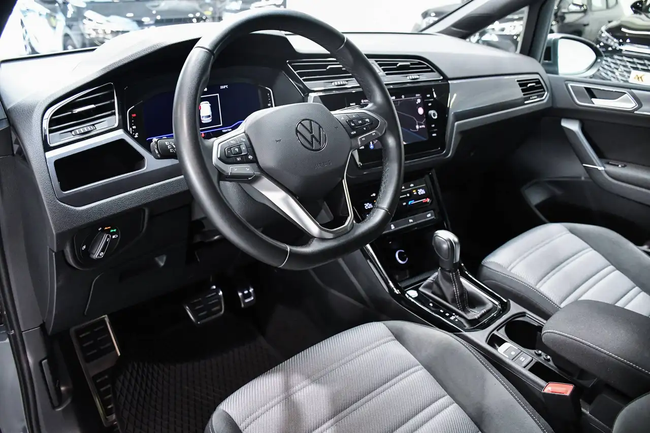 Volkswagen Touran - 8