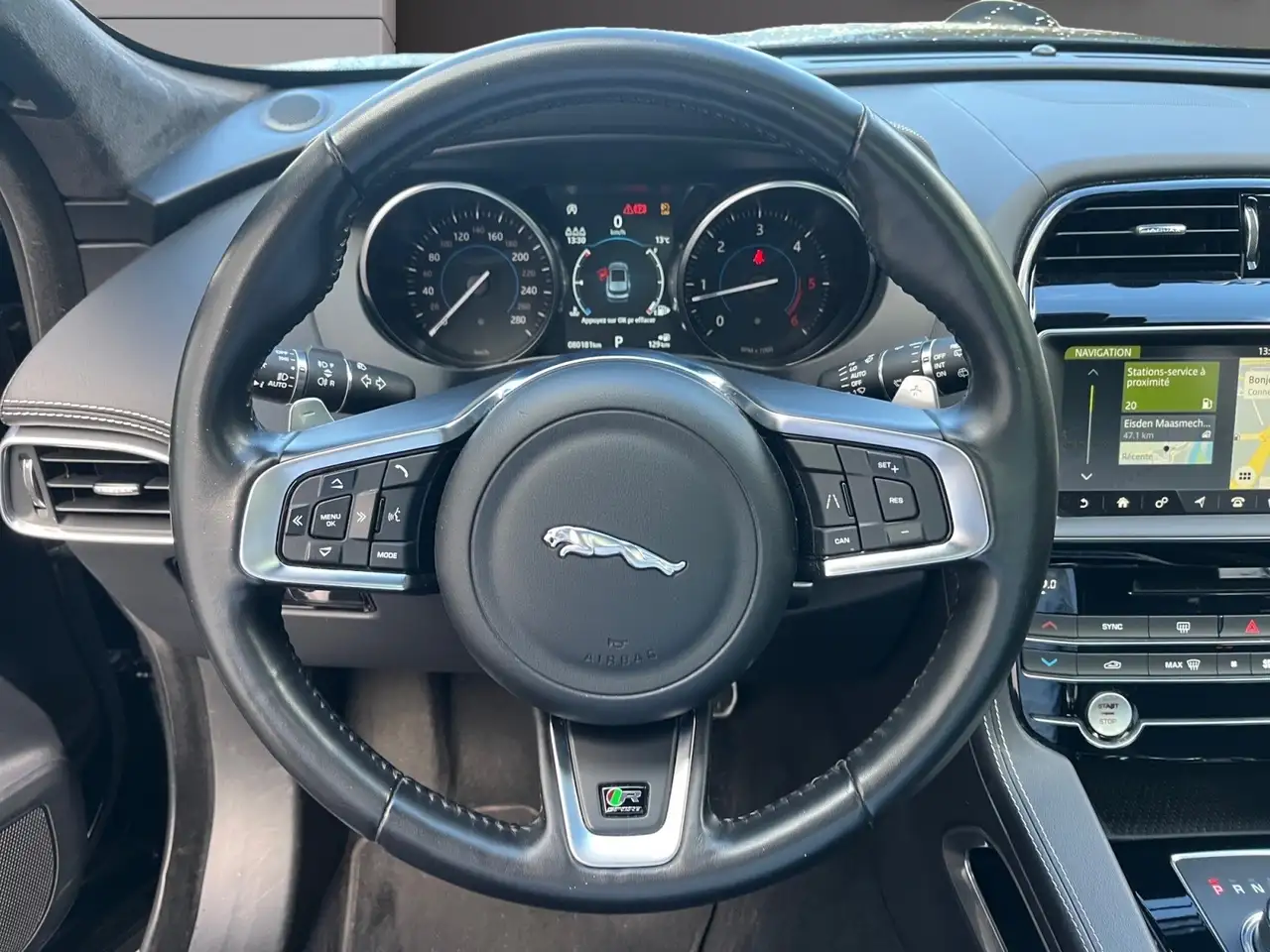 Jaguar F-Pace - 13